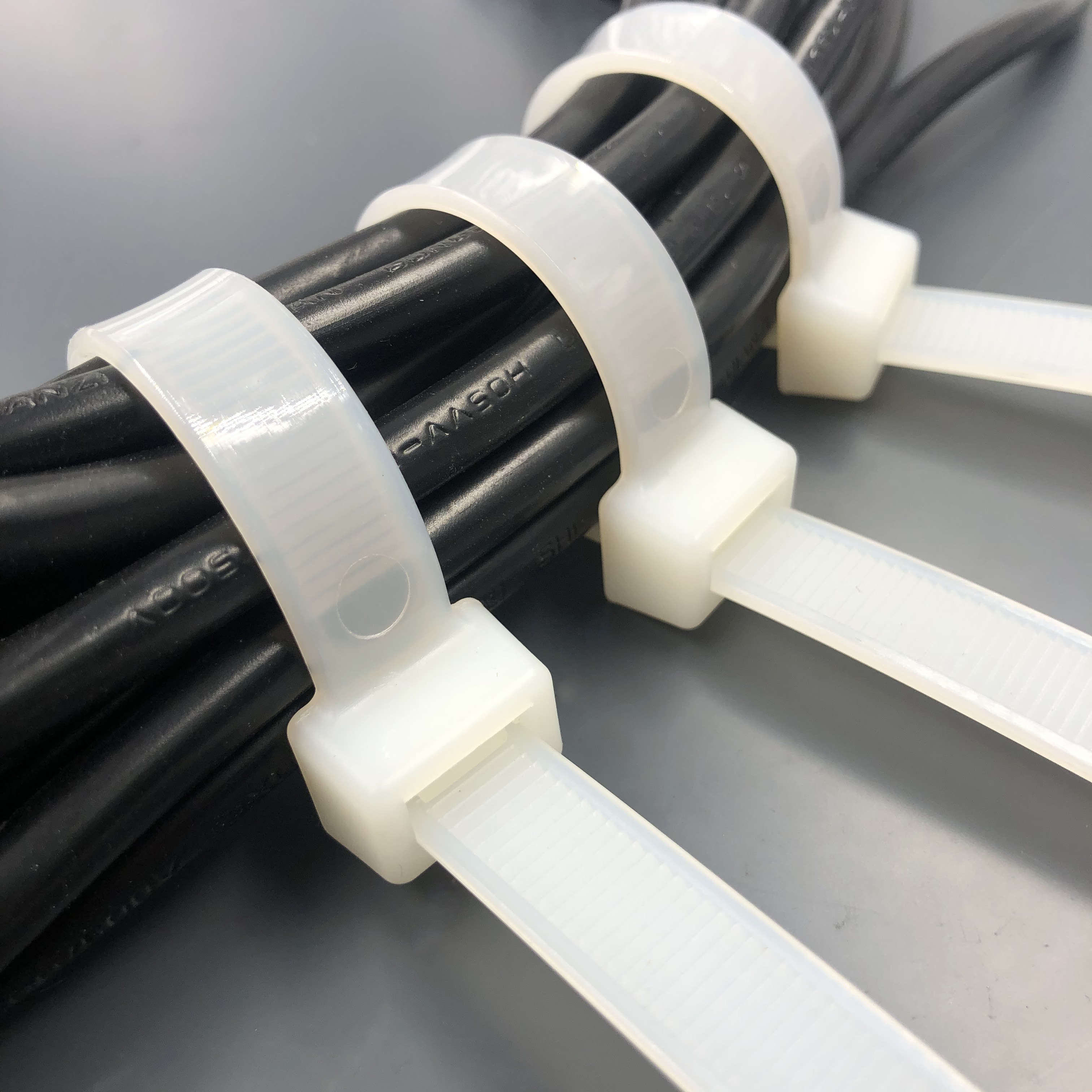 Self-locking nylon cable tie product description